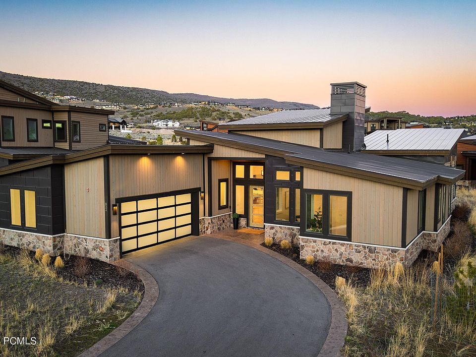 1st image of 832 N Burro Peak Cir
