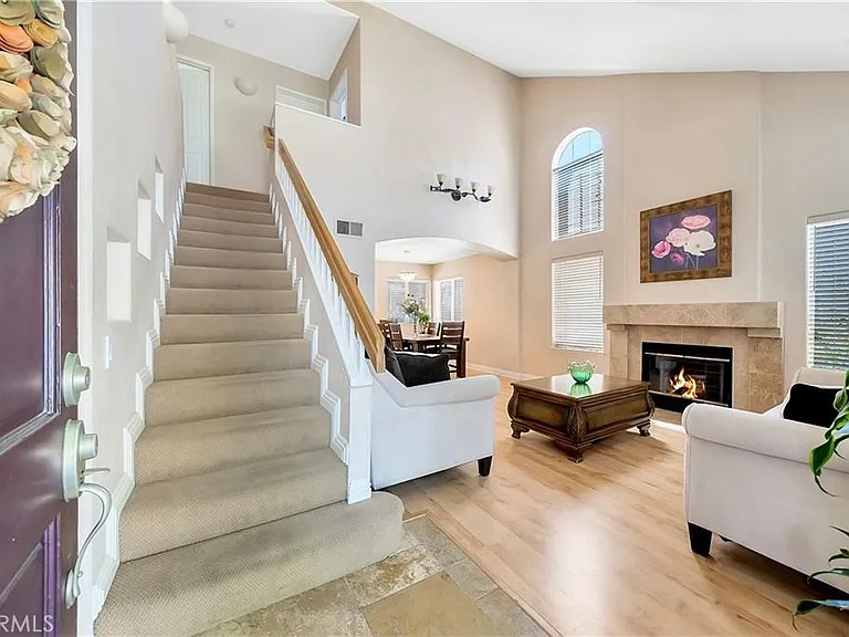34 Santa Monica St — Photo 15