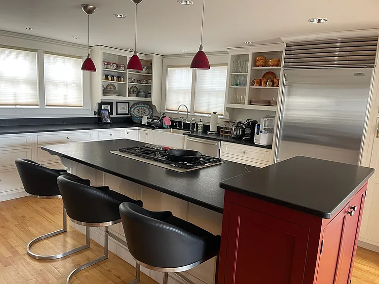 142 Russell Ave — Photo 10