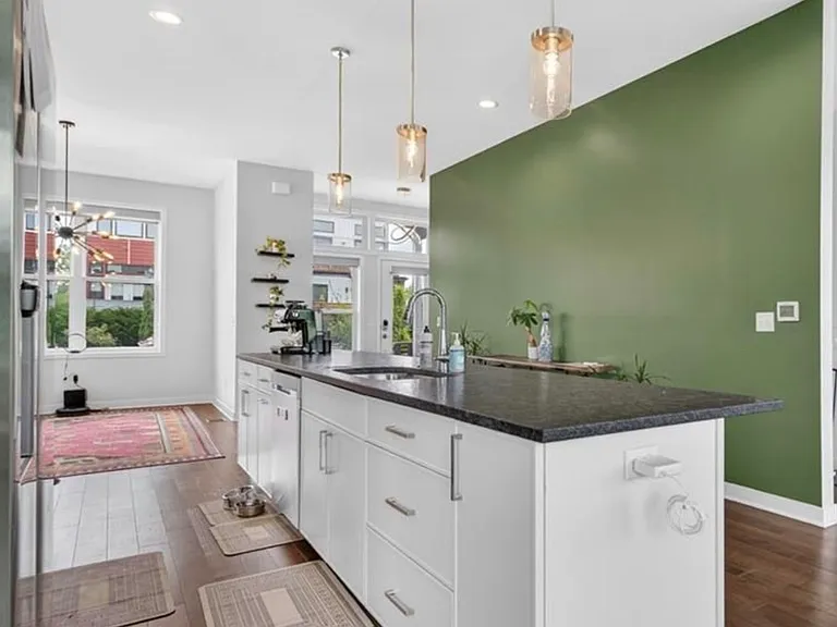 2246 Tracy Ave — Photo 5