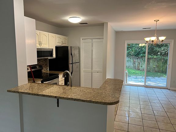 5th image of 1219 Meadow Park Ln #B