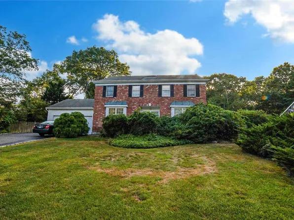 38 Oakdale Avenue, Farmingville, NY 11738