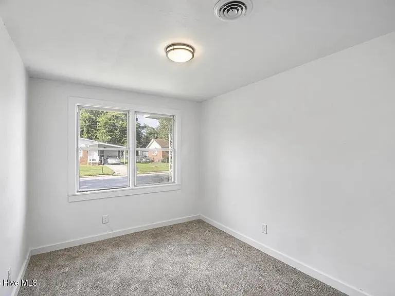 106 E Walker St — Photo 12