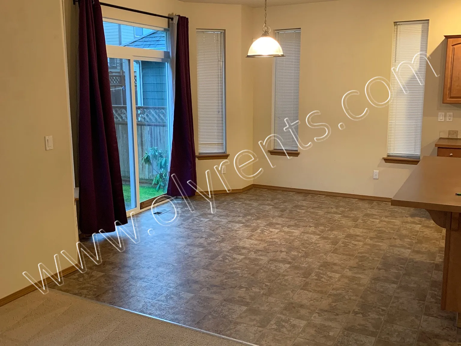 West Olympia 3 Bdrm + office and Bonus Room w/ Over 2600sq ft. — Photo 4