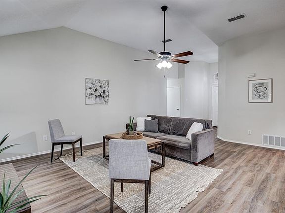 4th image of 3105 Misty Valley Dr