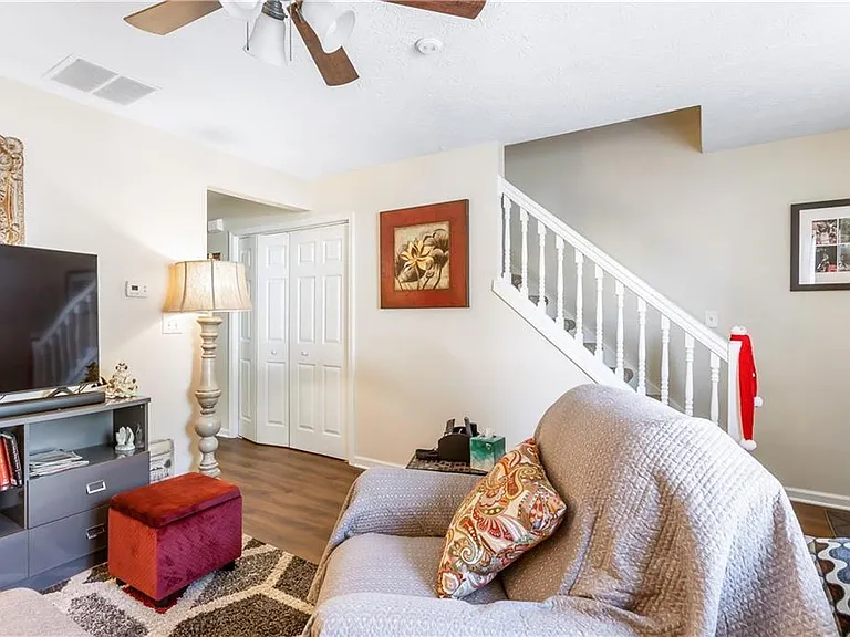 4930 Pinehurst Cir NW #B — Photo 3