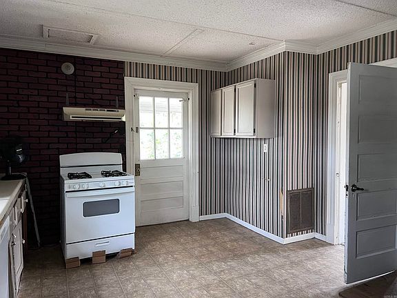 5th image of 404 Ouachita Ave