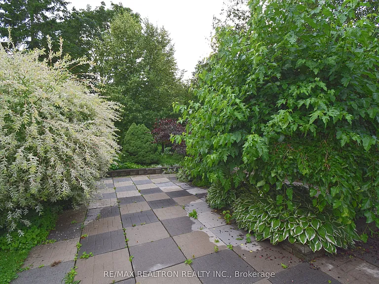 250 Meadow Rd — Photo 31