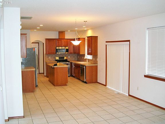 5th image of 2121 SE 190th Ave