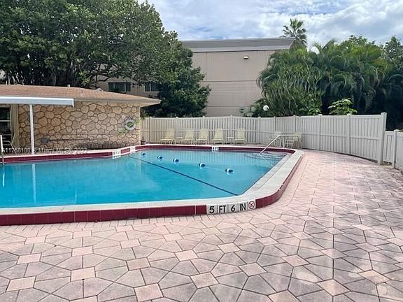 5th image of 1831 NE 38th St APT 406