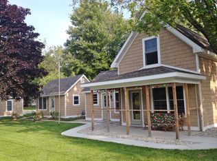389 Center St, Douglas, MI 49406