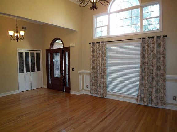 5th image of 10 Aynes Ct