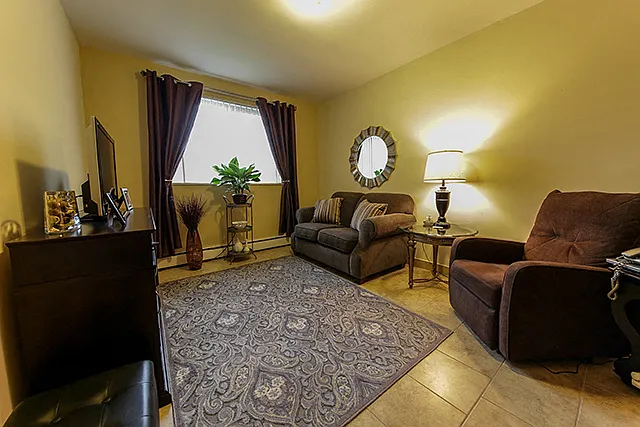 1116 Garden Court Dr — Photo 3