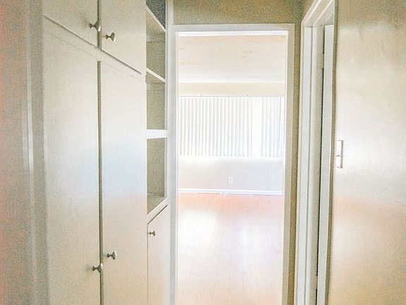5th image of 1051 Ohio Ave #9