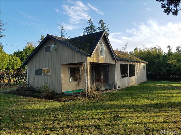 2nd image of 6941 Bayview Dr NE