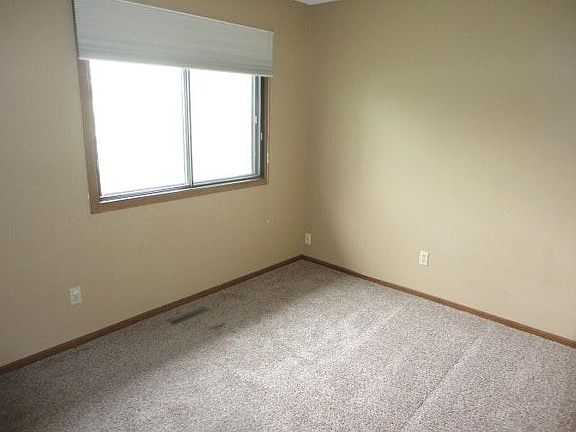 5th image of 2740 Brookdale Ln N