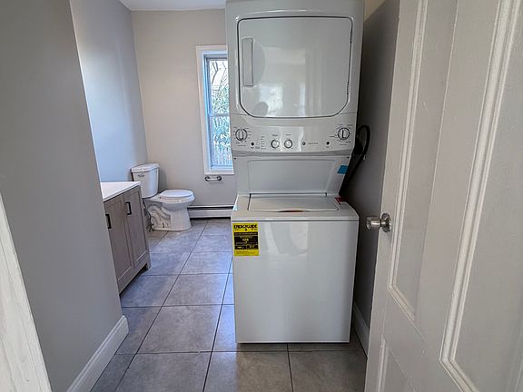 4th image of 288-290 Sharon St #288