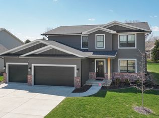 9 Brookstone Cir, Bloomington, IL