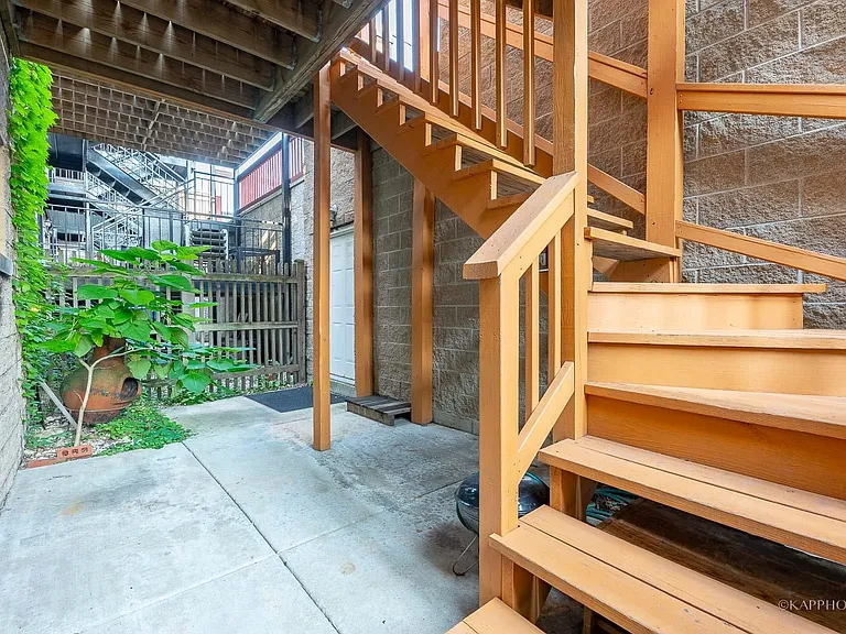1344 W Grenshaw St #A — Photo 23
