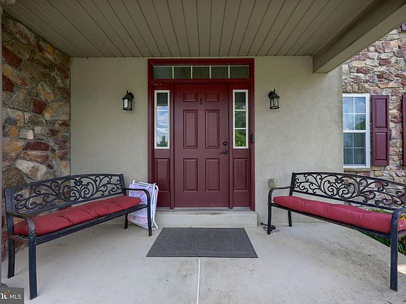 4th image of 348 Buckhead Ln