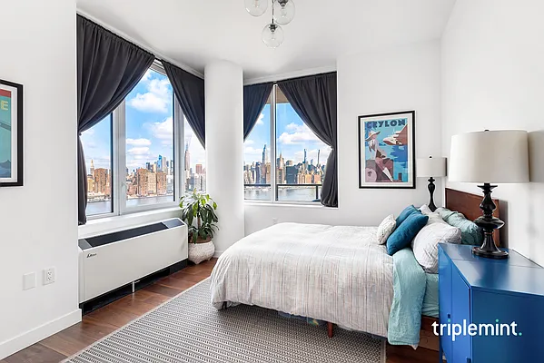 Sold by Triplemint | media 5