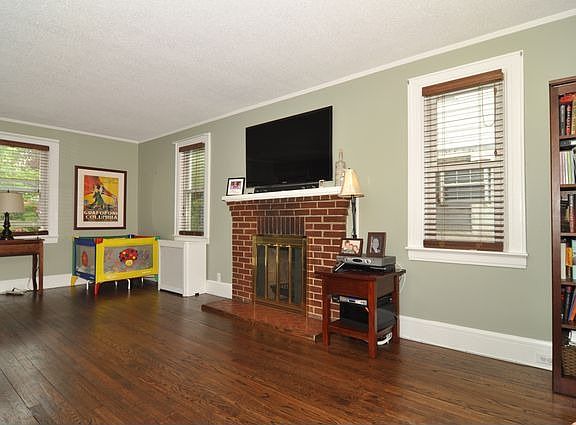 4th image of 71 Manhattan Ave