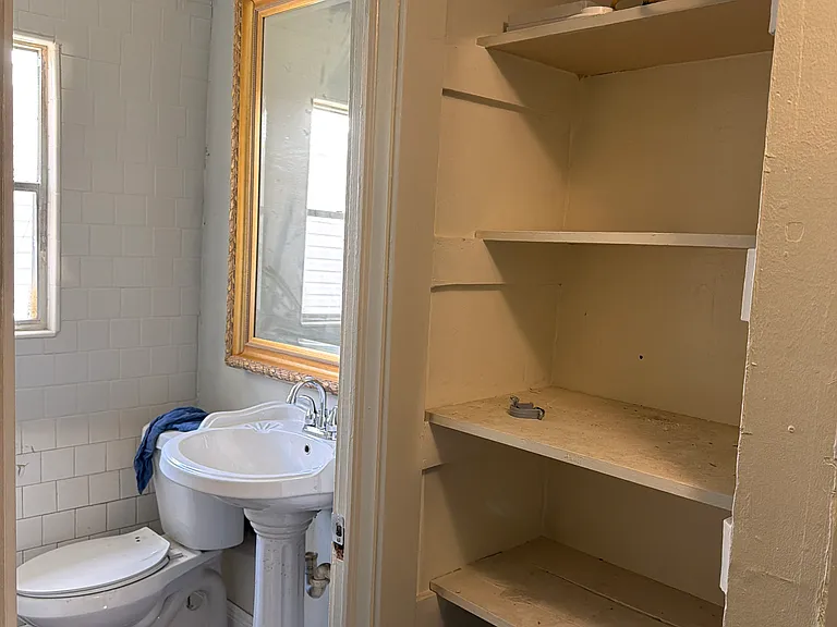 852 Dent St — Photo 10