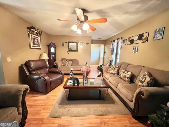 71 Elton St, Hazlehurst, GA 31539