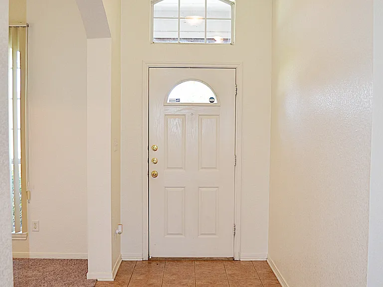 5802 Venetian Ct — Photo 4