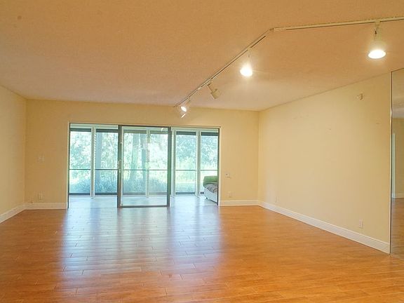 4th image of 11247 Aspen Glen Dr