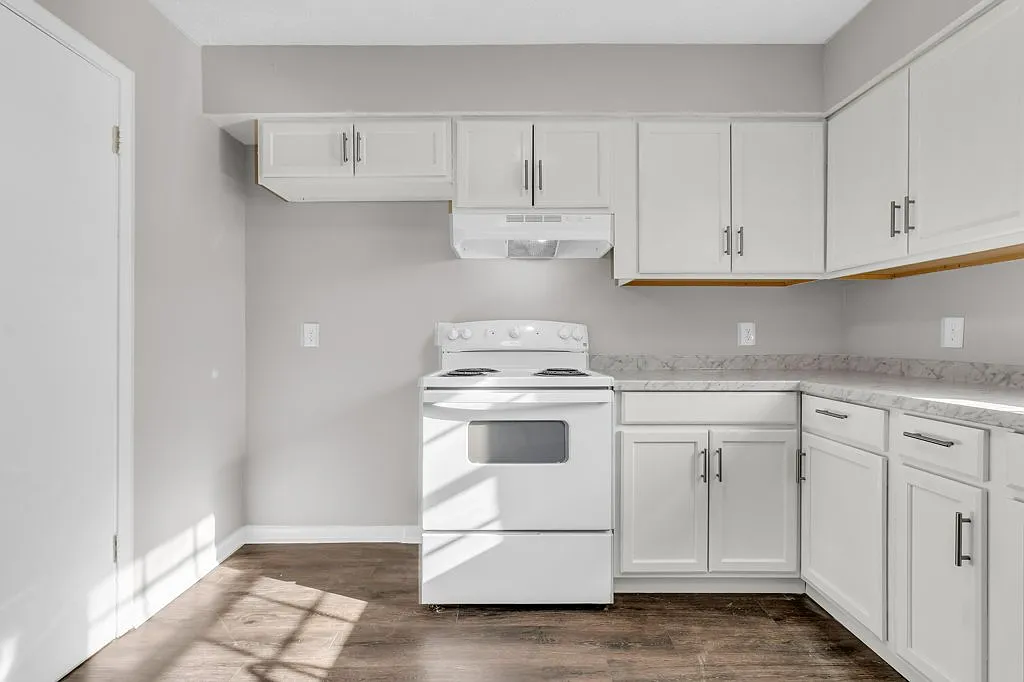 Eastwood Apts — Photo 4