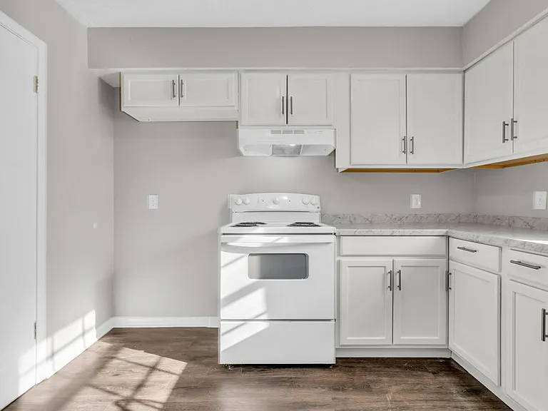 Eastwood Apts — Photo 4