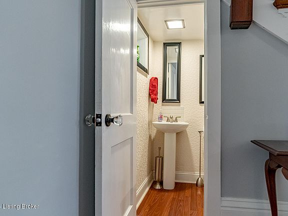 5th image of 536 S Main St