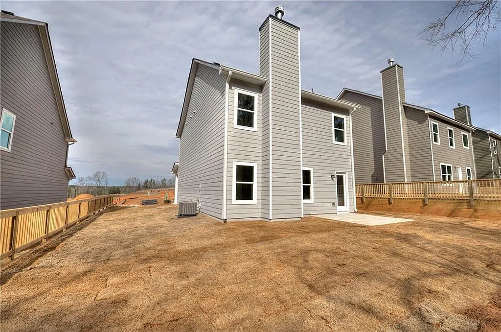 3 bed, 2.5 bath, 1655 sqft, $2,200 — Photo 2