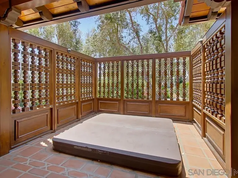 5443 Calzada Del Bosque — Photo 47