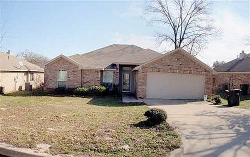 2nd image of 310 Lemay Dr