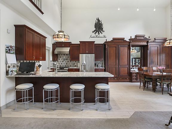 5th image of 110 3rd Ave S