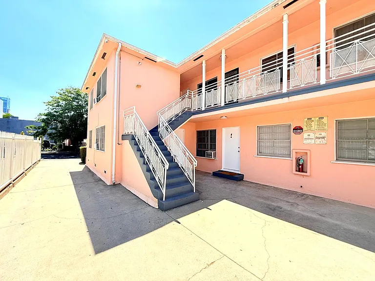 1415 Hudson Avenue — Photo 16