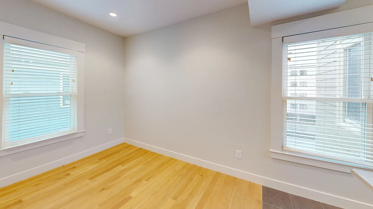 208-210 Banks - 3 — Photo 1