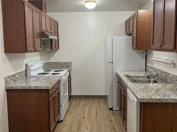 6404 104th St E, Puyallup, WA 98373