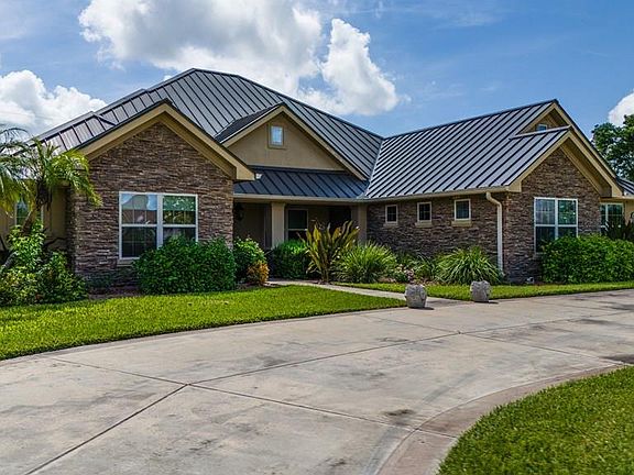 3rd image of 34425 Island Estates St
