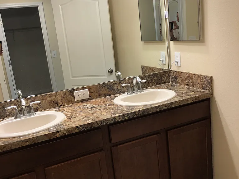 2750 Hampton Green Ln — Photo 14