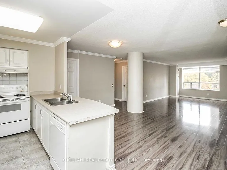 35 Kingsbridge Garden Cir #312 — Photo 4