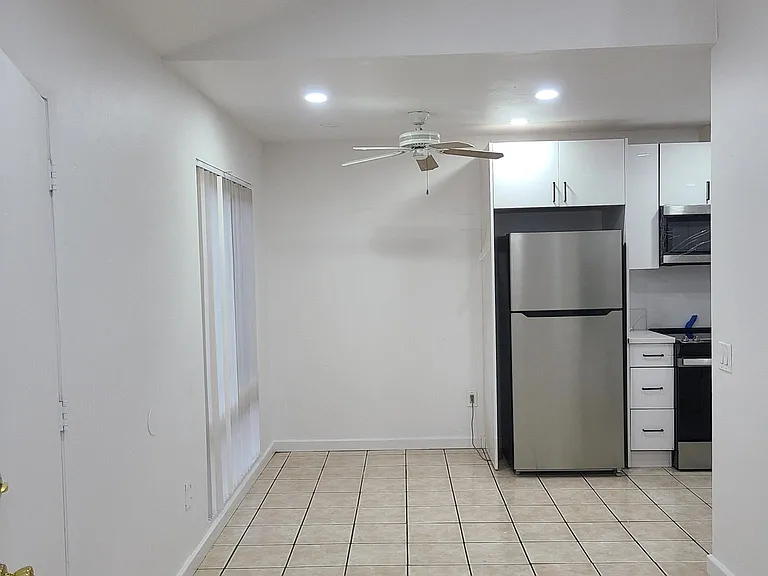 1817 E Grand Ave #16 — Photo 12