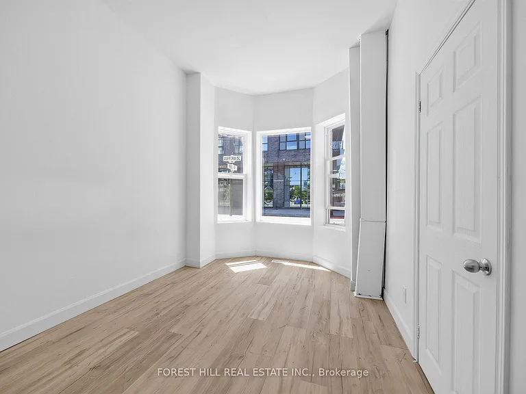 419 Dufferin St — Photo 5