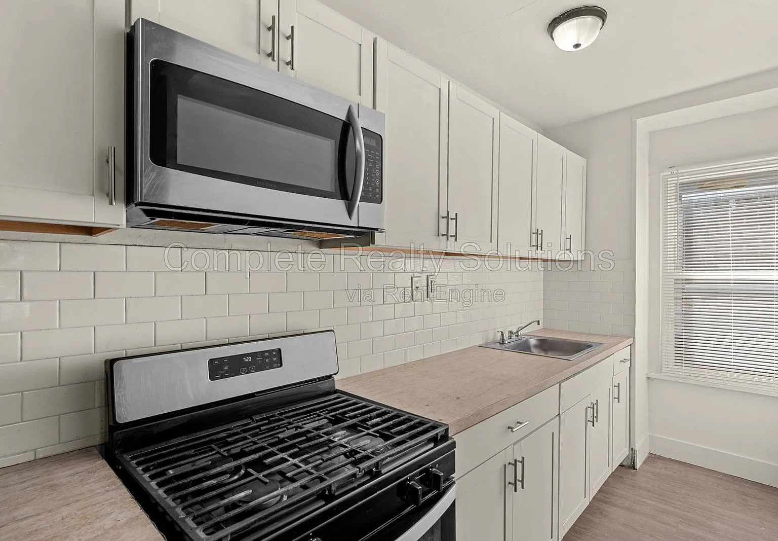 2 bed, 1.0 bath, 895 sqft, $1,150 — Photo 1