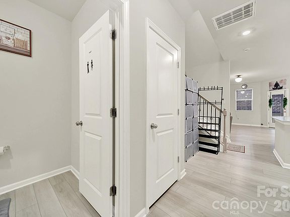 3rd image of 6009 Chelsea Oaks Rdg