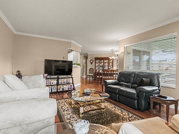 3rd image of 2475 Emerson St #14