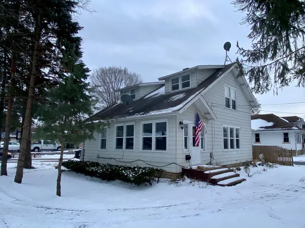 291 S McHenry Ave, Crystal Lake, IL 60014