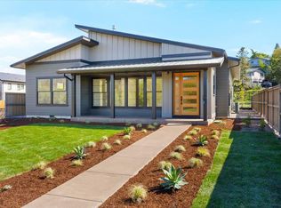 360 Briscoe Pl, Ashland, OR 97520